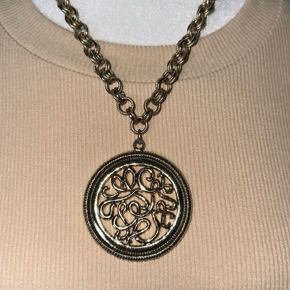 Lisner 1960s Vintage Gold Tone Chunky Chain Monogram Medallion Pendant Necklace - Picture 2 of 9